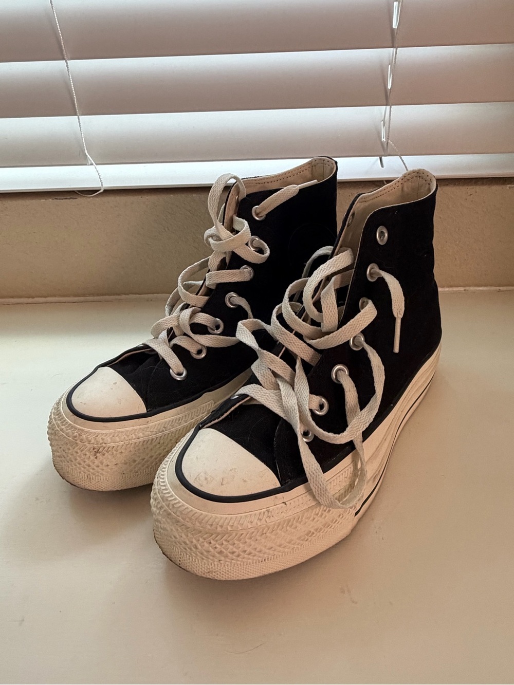 Converse Chuck Taylor All Star Black Platform High Top Sneakers Women’s 6